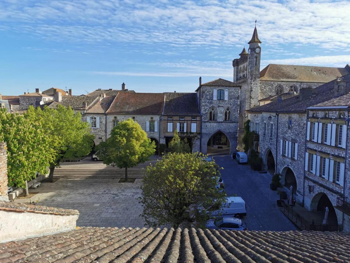 Maison De Charme Spacieuse, Terrasse Et Vue Sur La Place Monflanquin Exteriör bild